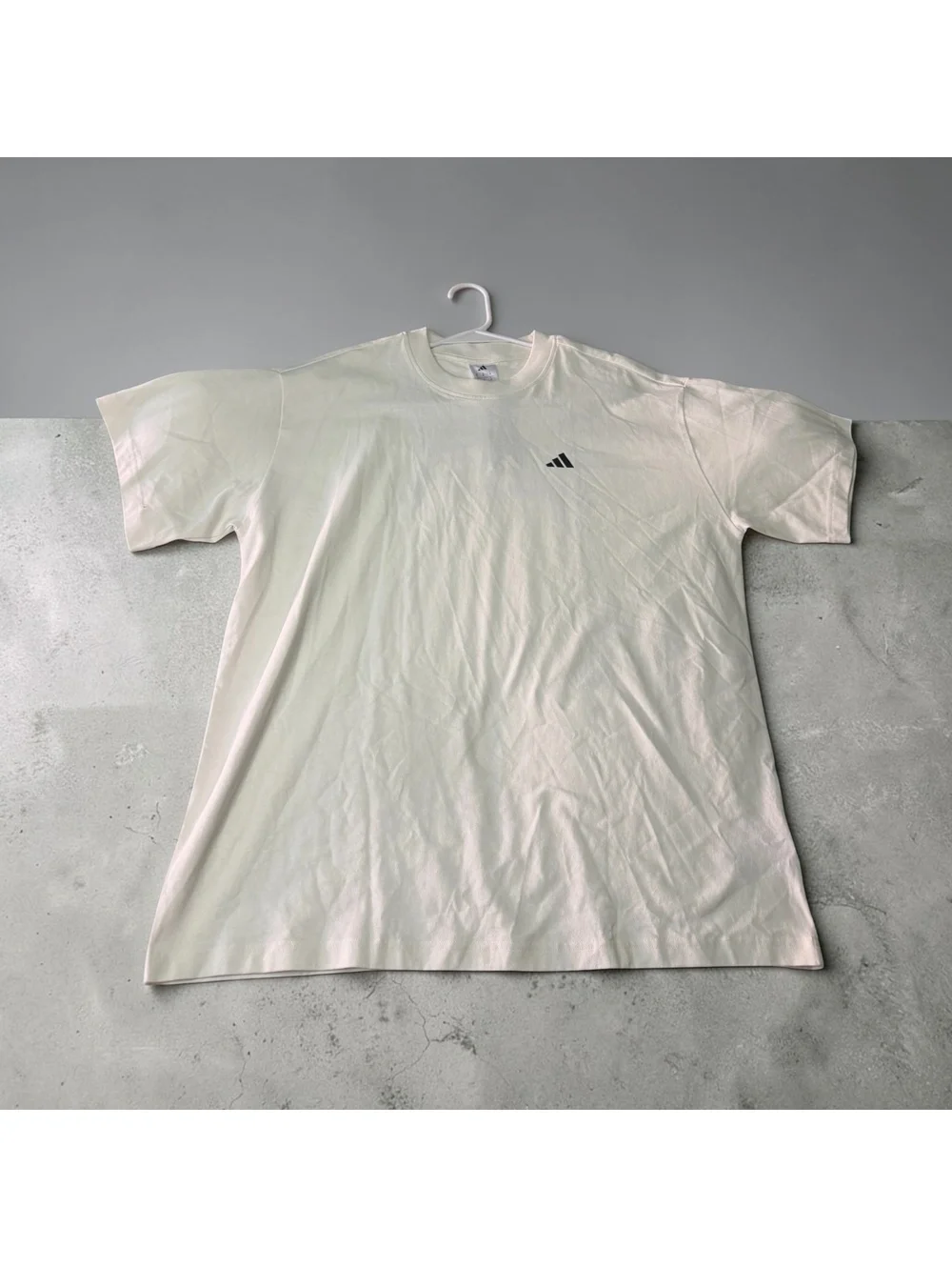 Adidas Anted GFX Tee Cloud White Graphic T-Shirt size Medium